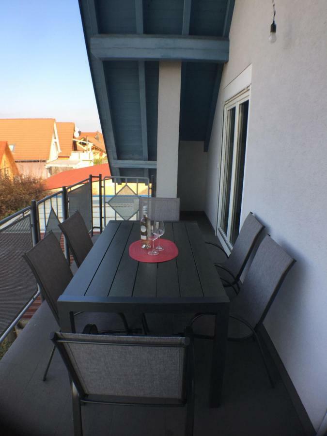 Ferienwohnung Alte B3 Рингсхайм Екстериор снимка